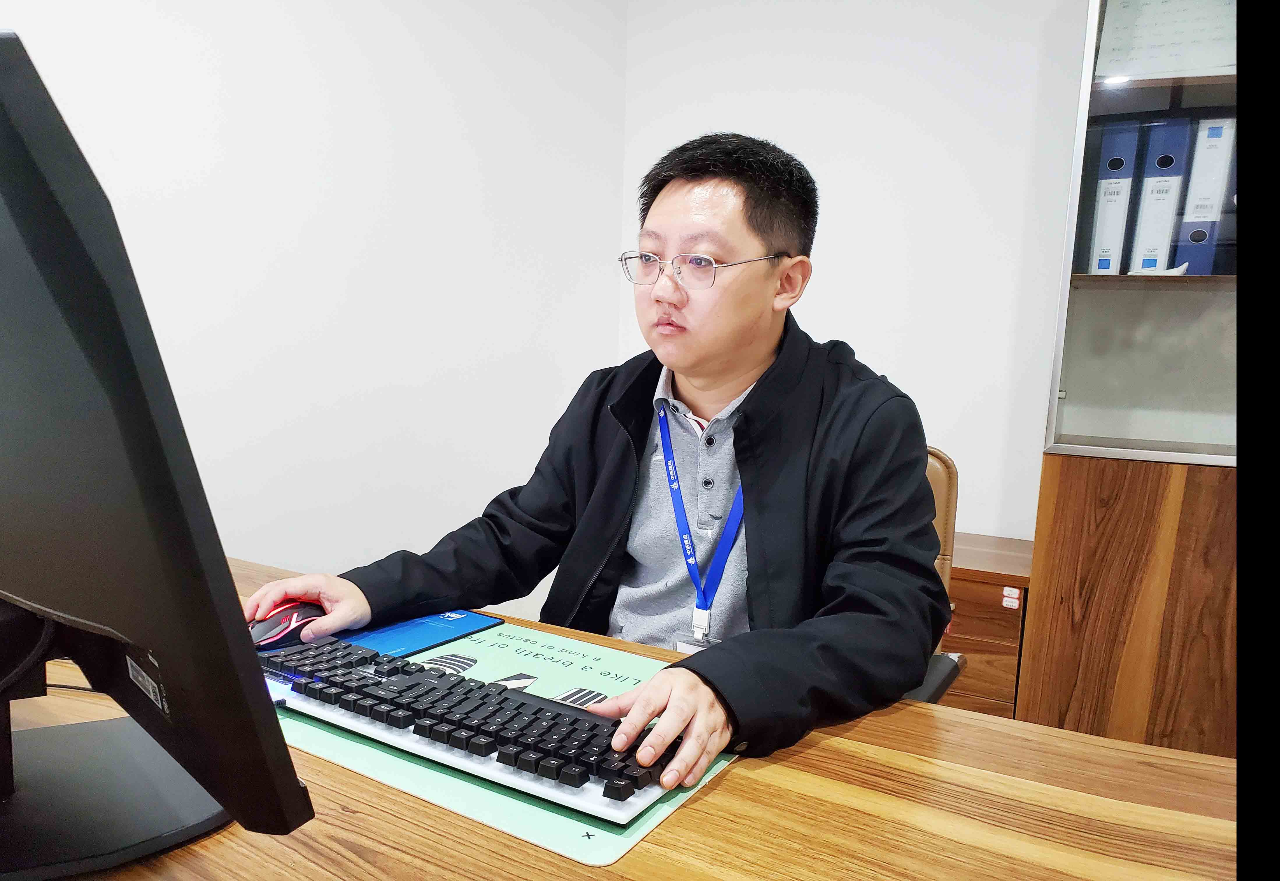 【文化故事】焦萌清：設計項目報表 提升工作效率